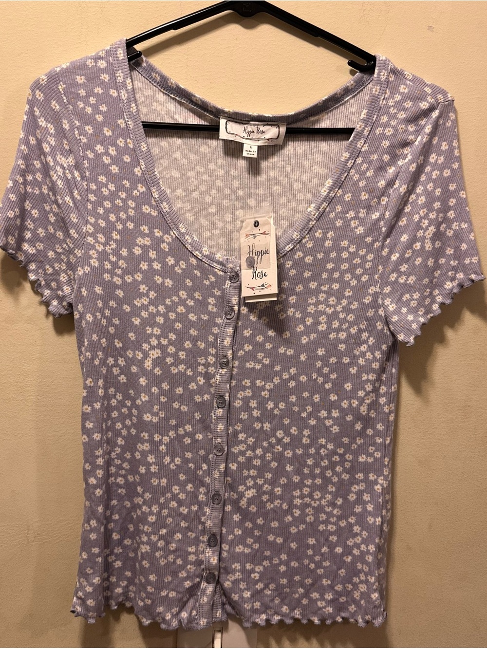 NEW. Hippie Rose Lilac Floral Button-Front Short Sleeve Top